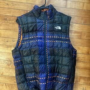 The North Face Puffer Vest - Men's Lightweight Insulated Jacket